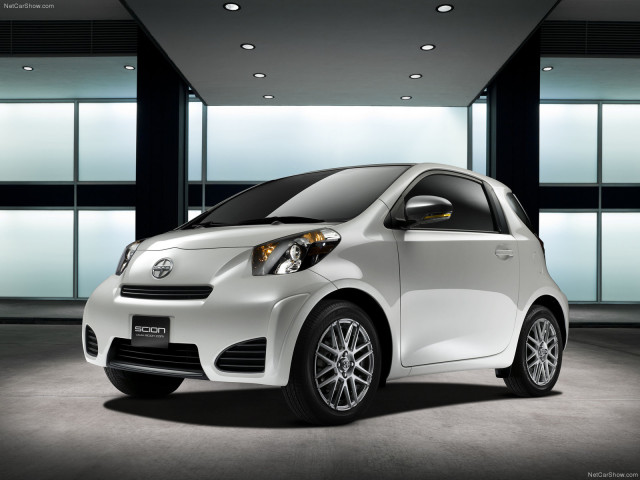 Scion iQ фото