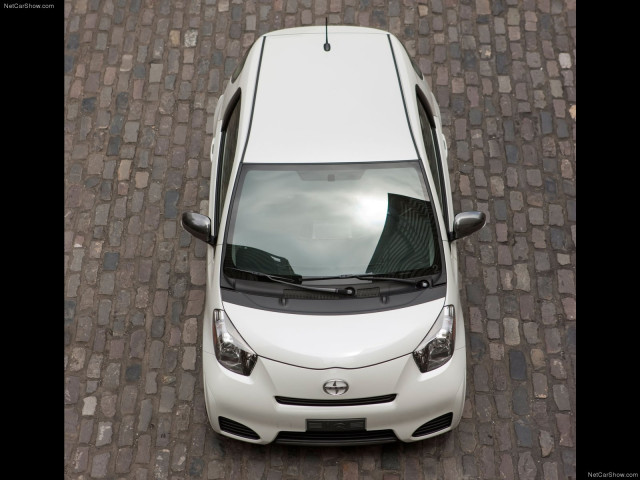 Scion iQ фото