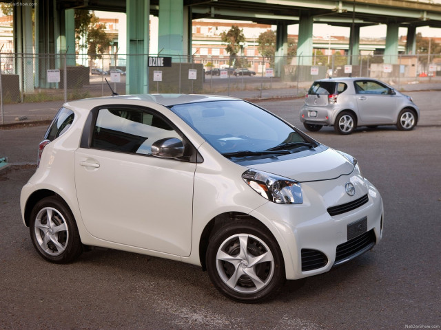 Scion iQ фото