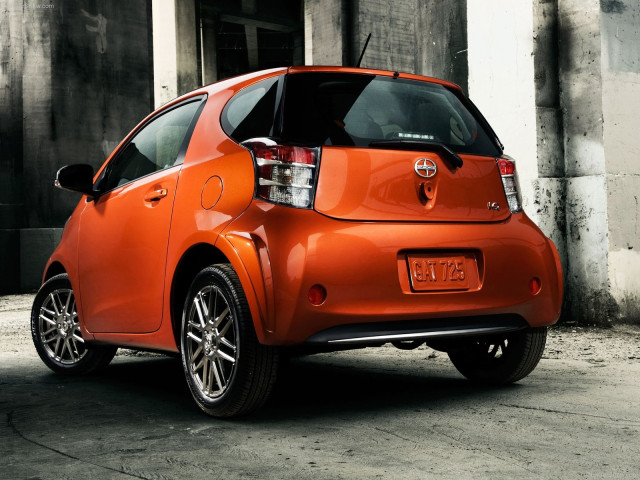 Scion iQ фото