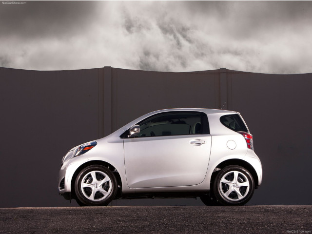 Scion iQ фото