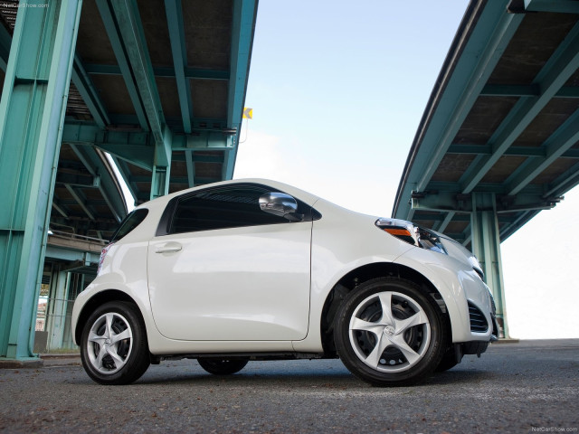 Scion iQ фото