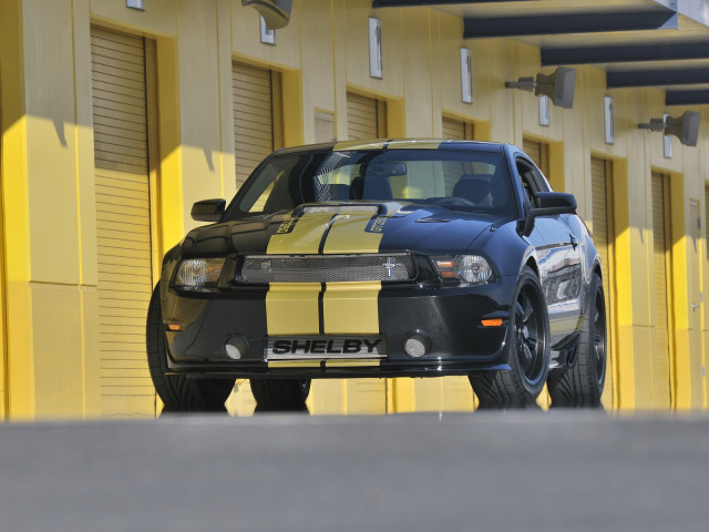 Shelby Super Cars Cobra GT500 фото