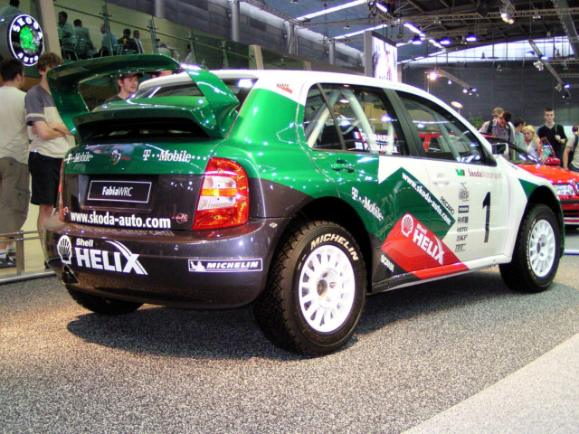 Skoda Fabia WRC фото