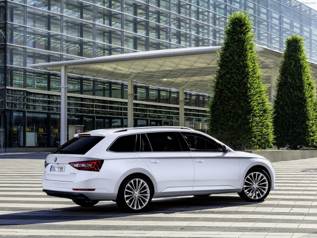 Skoda Superb Combi фото