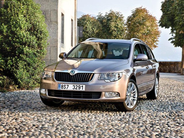 Skoda Superb Combi фото