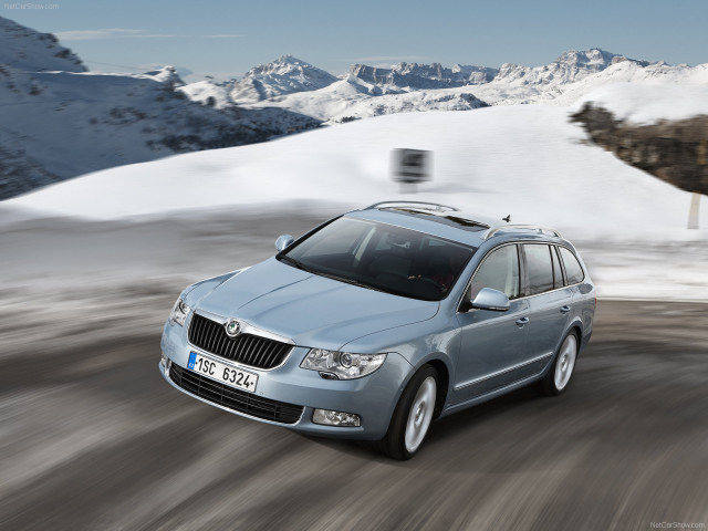 Skoda Superb Combi фото