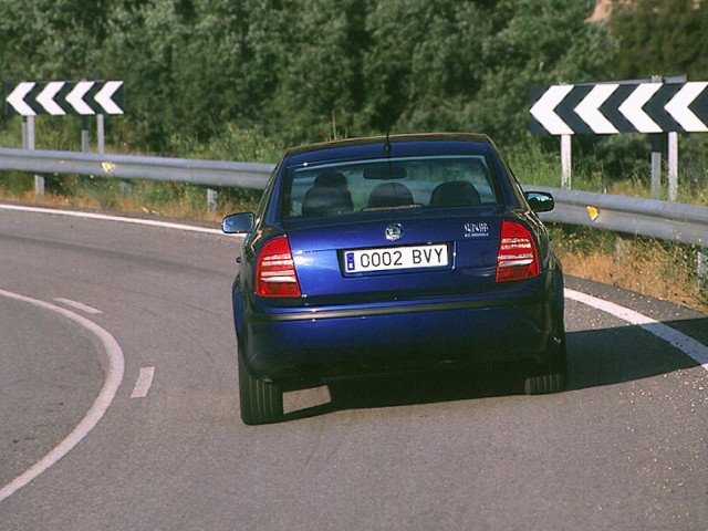 Skoda Superb фото