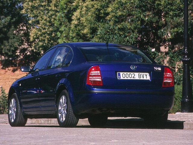 Skoda Superb фото