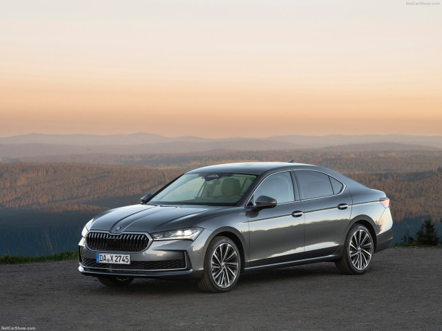 Skoda Superb фото