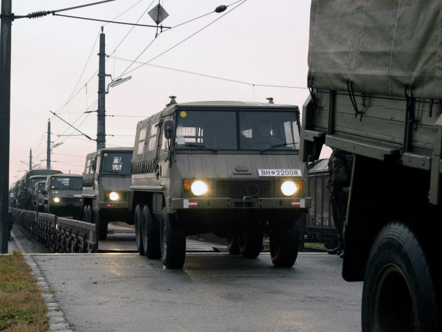 Steyr-Daimler-Puch Pinzgauer 712 фото