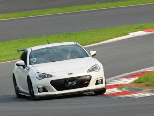 Subaru BRZ фото