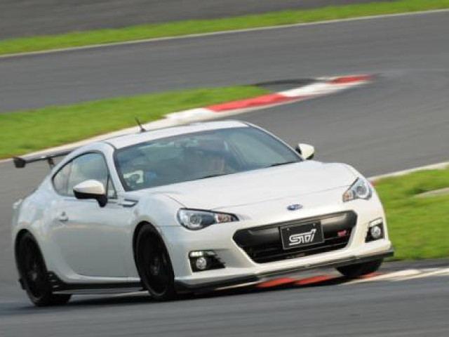 Subaru BRZ фото