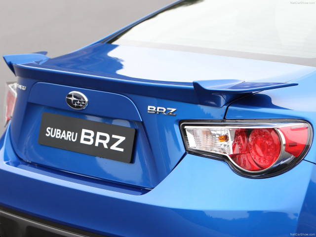 Subaru BRZ фото