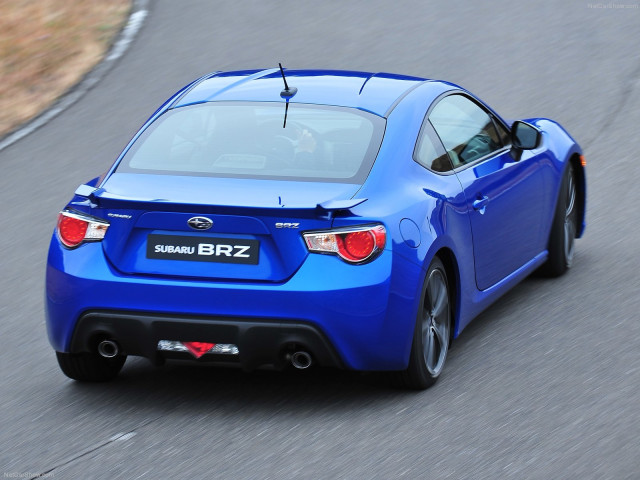 Subaru BRZ фото