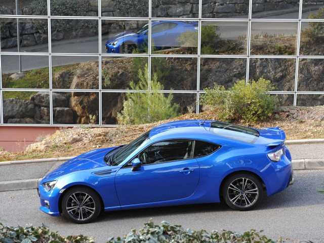 Subaru BRZ фото