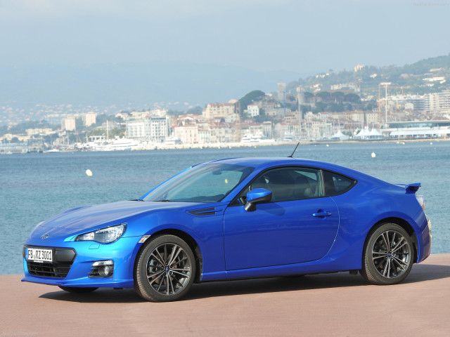 Subaru BRZ фото