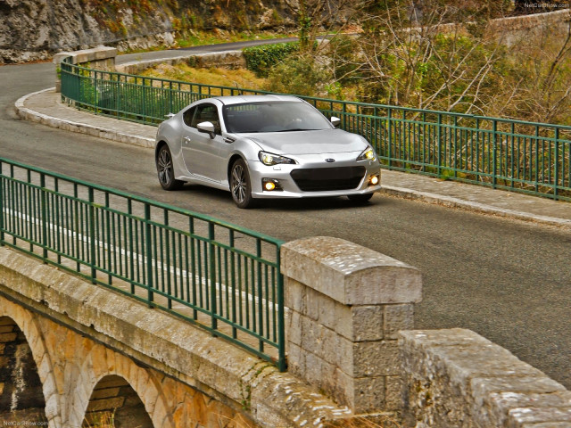 Subaru BRZ фото