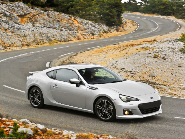 Subaru BRZ фото