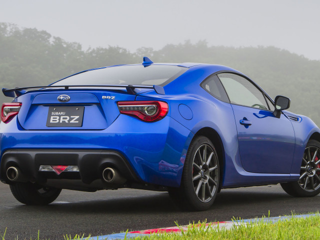 Subaru BRZ фото