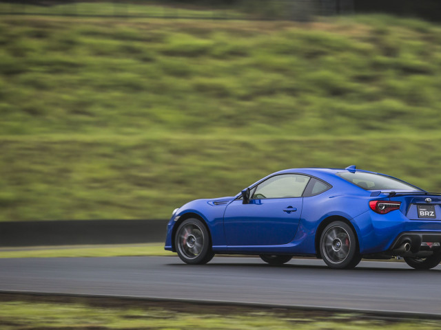 Subaru BRZ фото