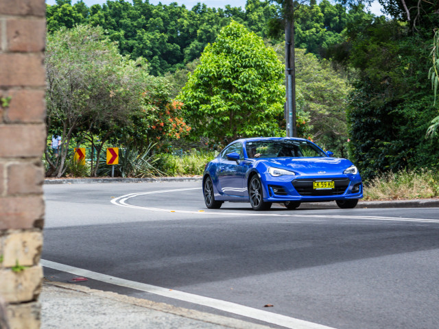 Subaru BRZ фото