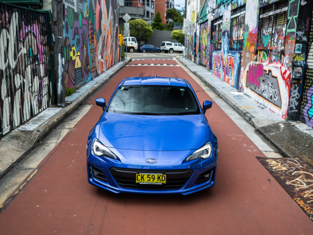 Subaru BRZ фото