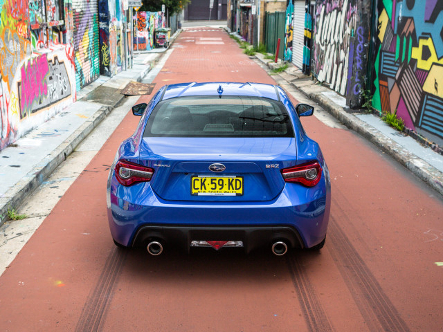 Subaru BRZ фото