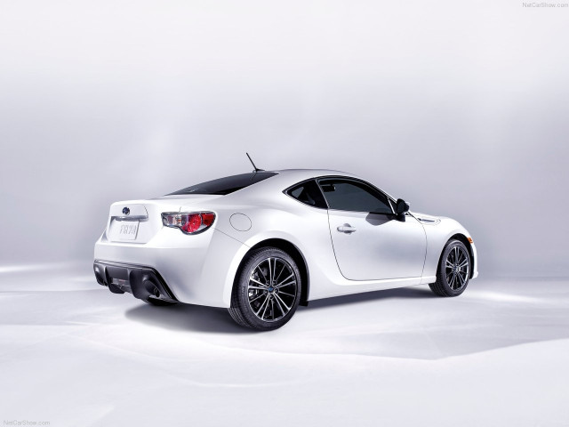 Subaru BRZ фото