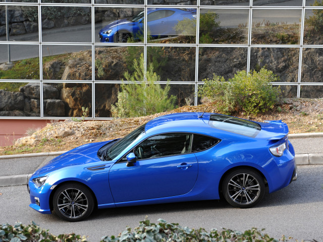 Subaru BRZ фото