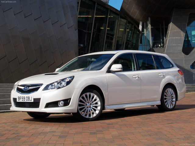 Subaru Legacy Tourer фото