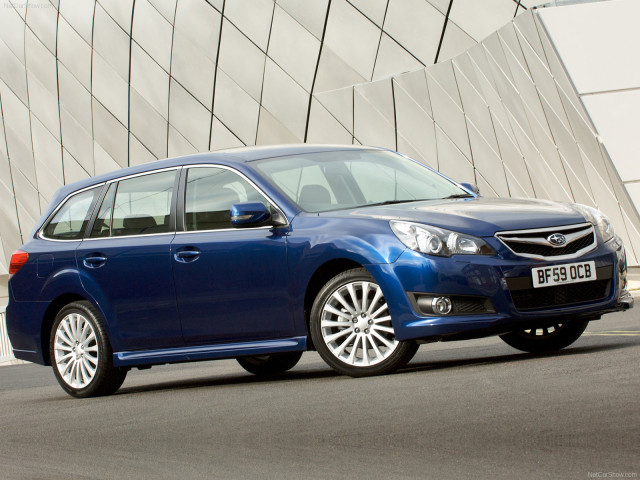 Subaru Legacy Tourer фото