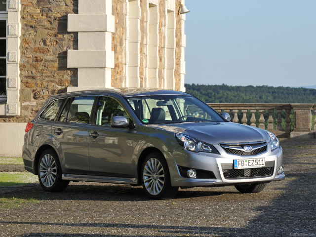 Subaru Legacy Tourer фото