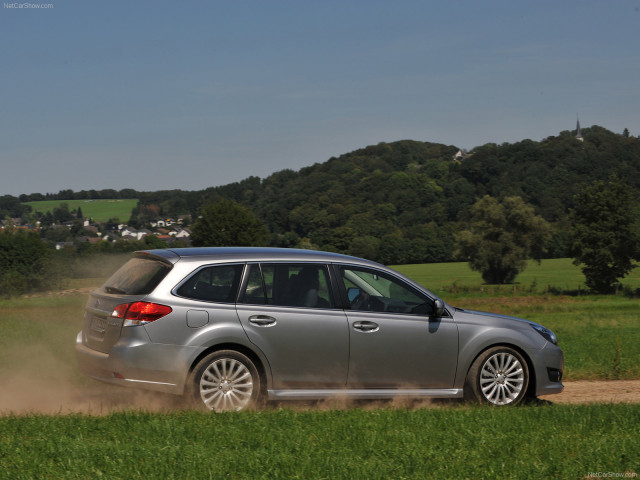 Subaru Legacy Tourer фото