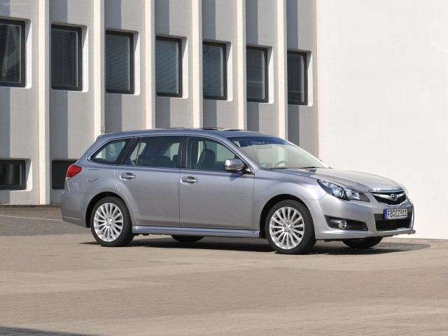 Subaru Legacy Tourer фото