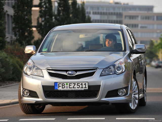 Subaru Legacy Tourer фото