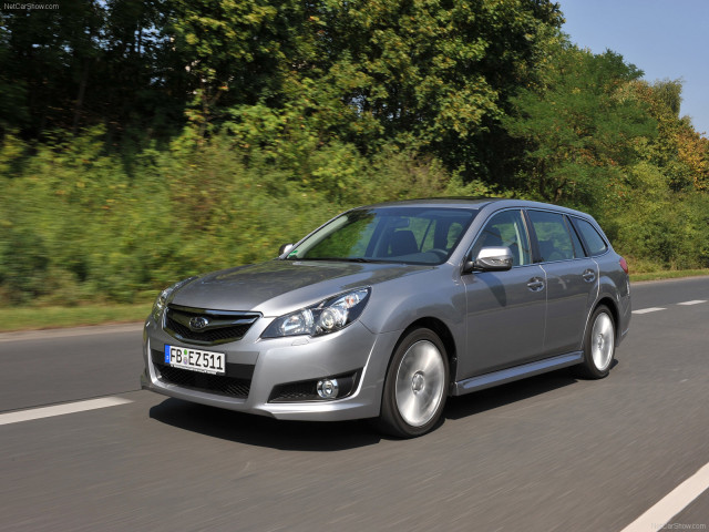 Subaru Legacy Tourer фото