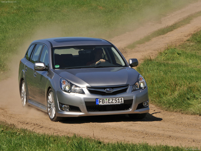 Subaru Legacy Tourer фото