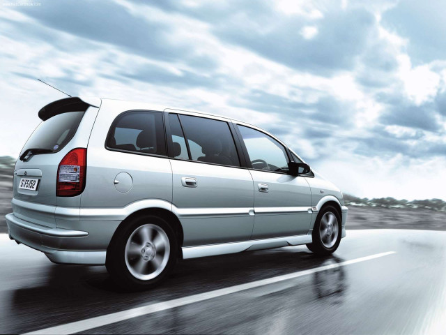 Subaru Traviq фото