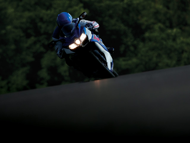 Suzuki GSX-R750 фото