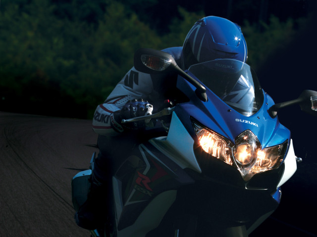 Suzuki GSX-R750 фото