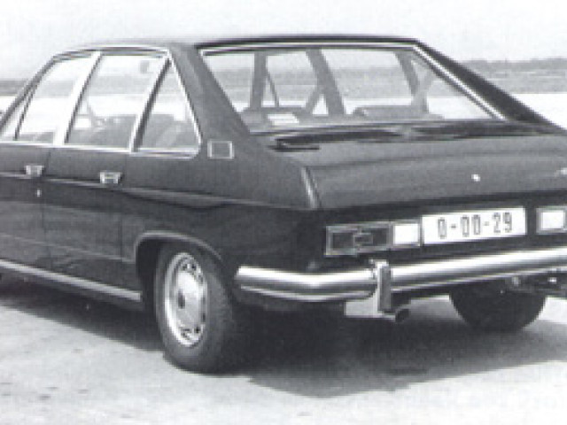 Tatra T613 фото