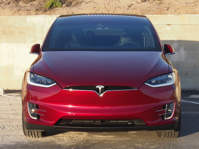 Tesla Model X фото