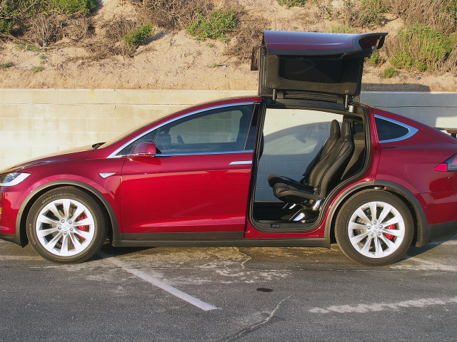 Tesla Model X фото