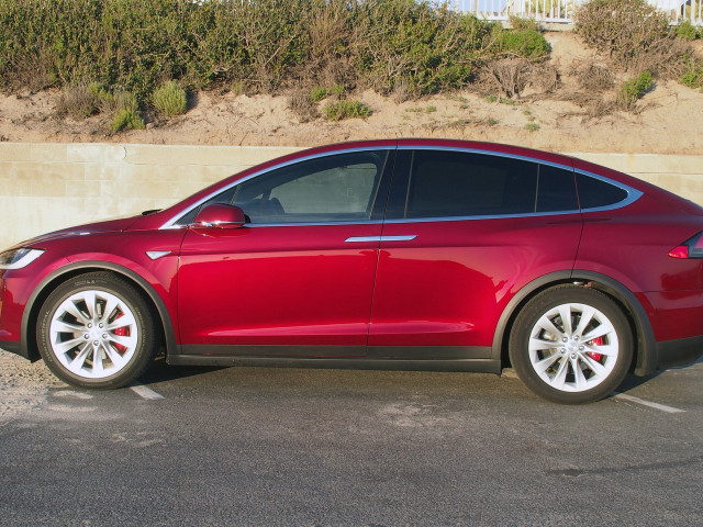 Tesla Model X фото