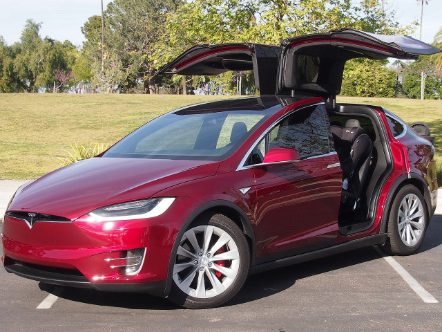 Tesla Model X фото