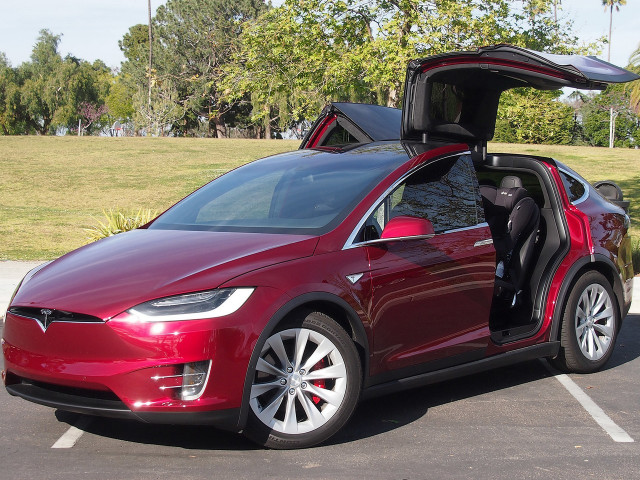 Tesla Model X фото