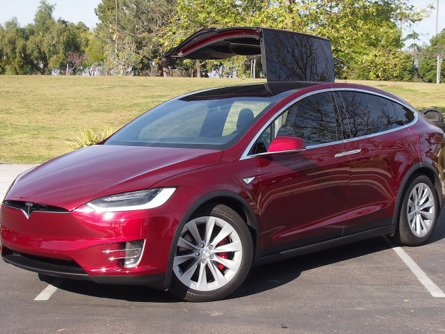 Tesla Model X фото