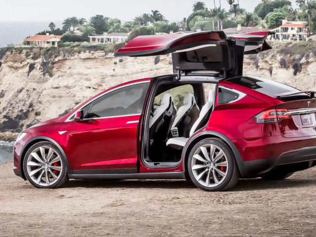 Tesla Model X фото