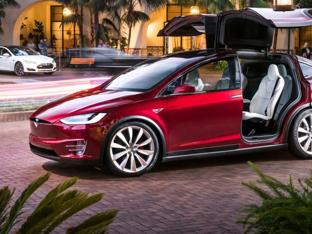 Tesla Model X фото